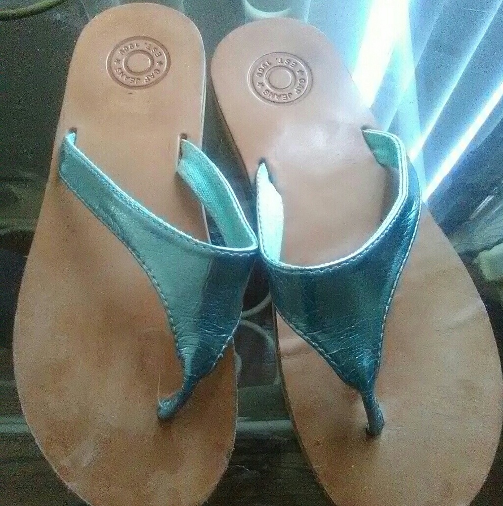 Gap flip flops